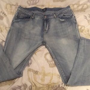 Plus size light colored denim jeggings